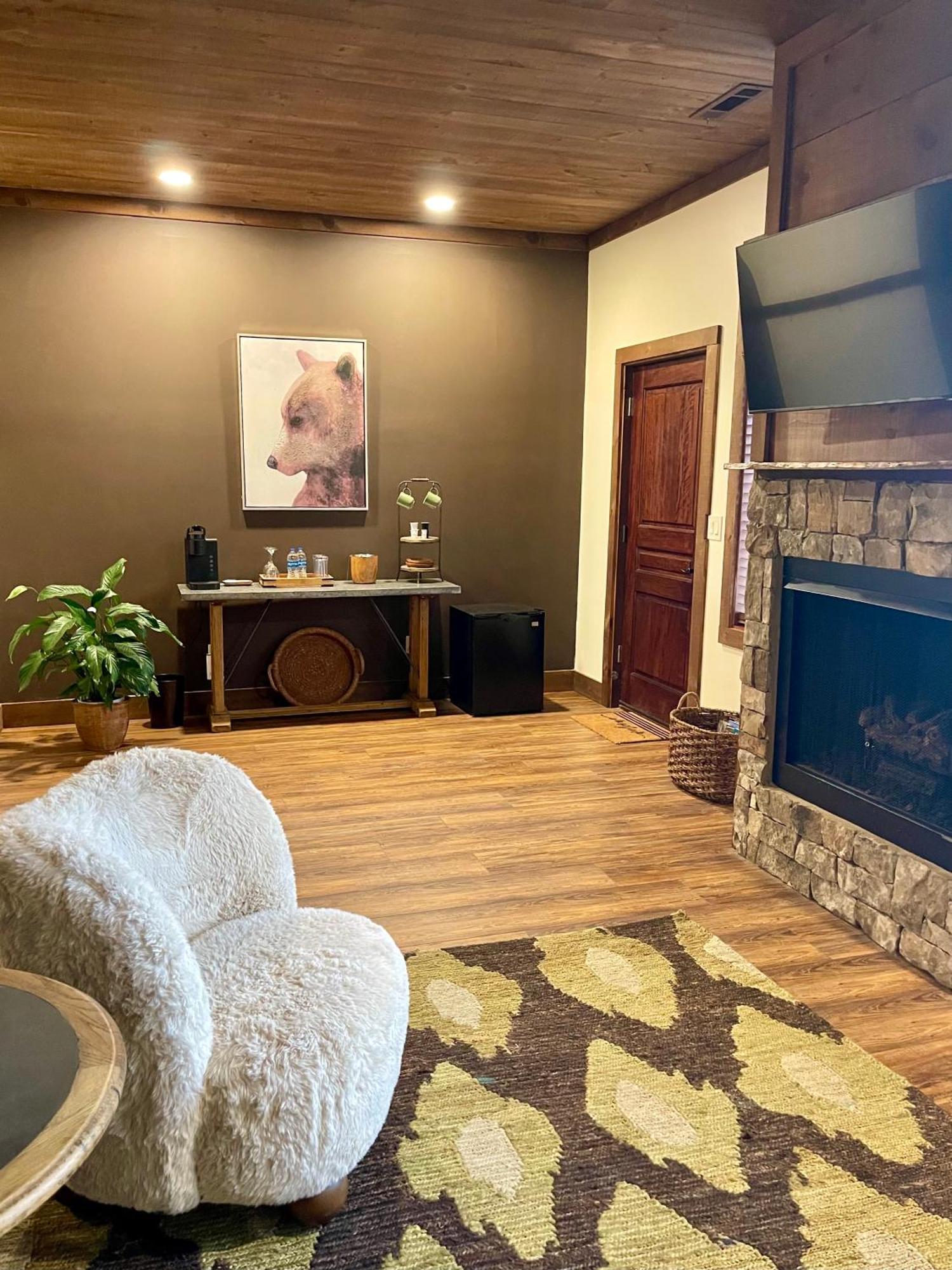 The Dogwood Inn ブルーリッジ山脈 エクステリア 写真